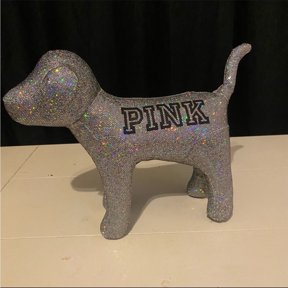 🦄✨ISO VS PINK DOGS✨🦄 LOOKING FOR THIS ‼️HELP ME FIND THIS. 🦄✨